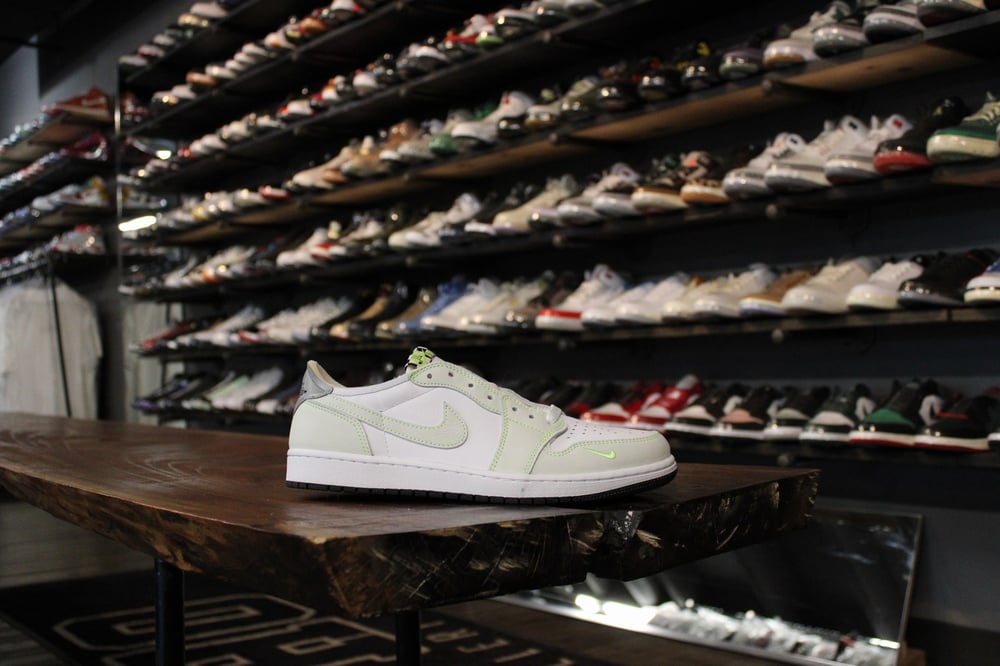 Air Jordan I (1) Low OG "Ghost Green"