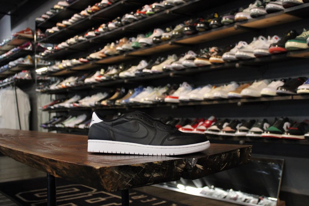 Air Jordan I (1) Low OG "Cyber Monday"