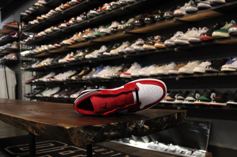 Air Jordan I (1) Low "Reverse Red Toe"
