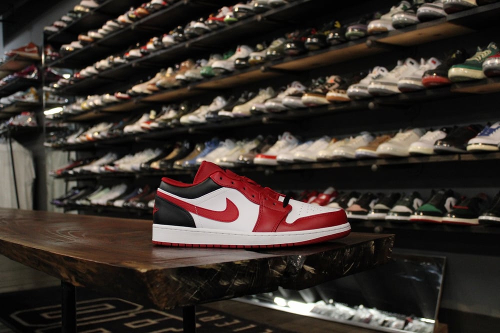 Air Jordan I (1) Low "Reverse Red Toe"