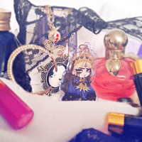 Image 3 of Vil Schoenheit Acrylic Charm