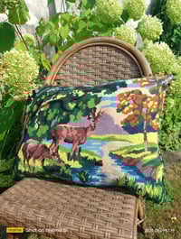 Image 1 of Coussin en canevas vintage 