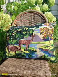 Image 4 of Coussin en canevas vintage 