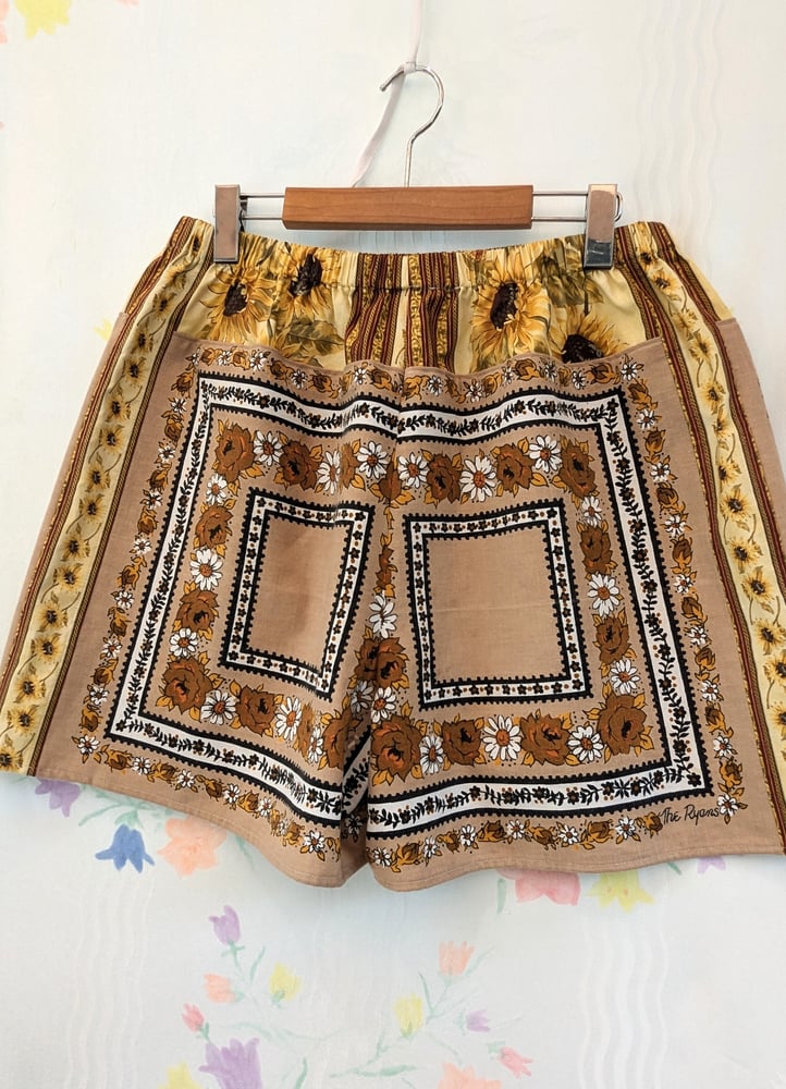 Image of 70s Floral Bandana Shorts - M/L