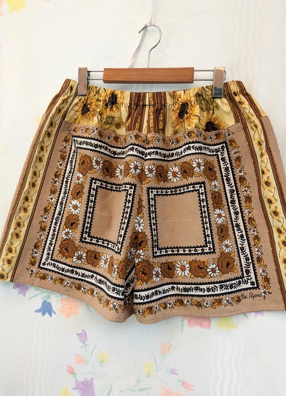 Image of 70s Floral Bandana Shorts - M/L