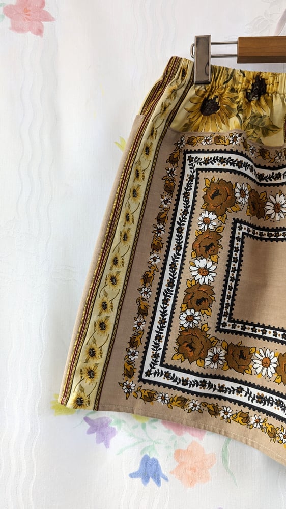 Image of 70s Floral Bandana Shorts - M/L