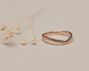 Image of 18ct Rose gold, 2mm, horn textured, wishbone ring