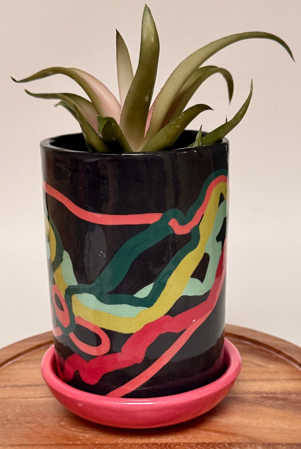 Image of Black Cylindrical Porcelain Pattern