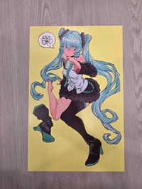 Miku holding a can of "SODER"