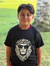Lions t-shirt w/glasses