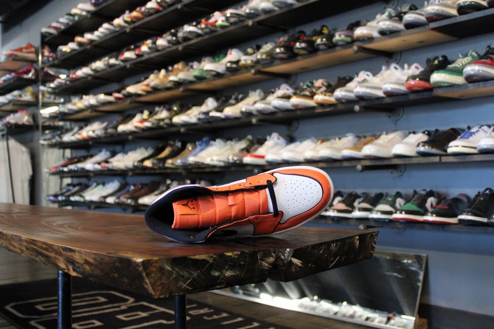 Air Jordan I (1) Mid SE "Turf Orange"