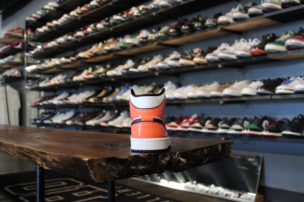 Air Jordan I (1) Mid SE "Turf Orange"