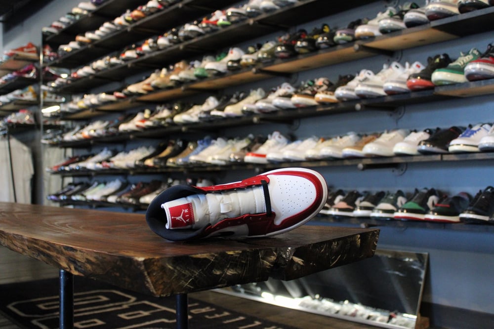 Air Jordan I (1) Mid "Chicago/White Heel"