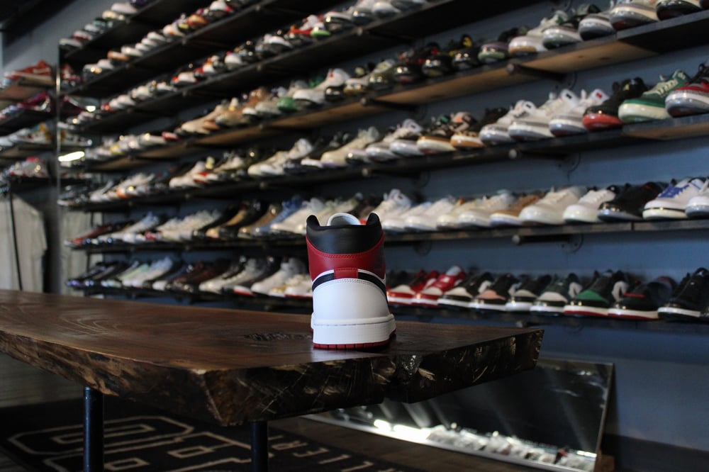 Air Jordan I (1) Mid "Chicago/White Heel"