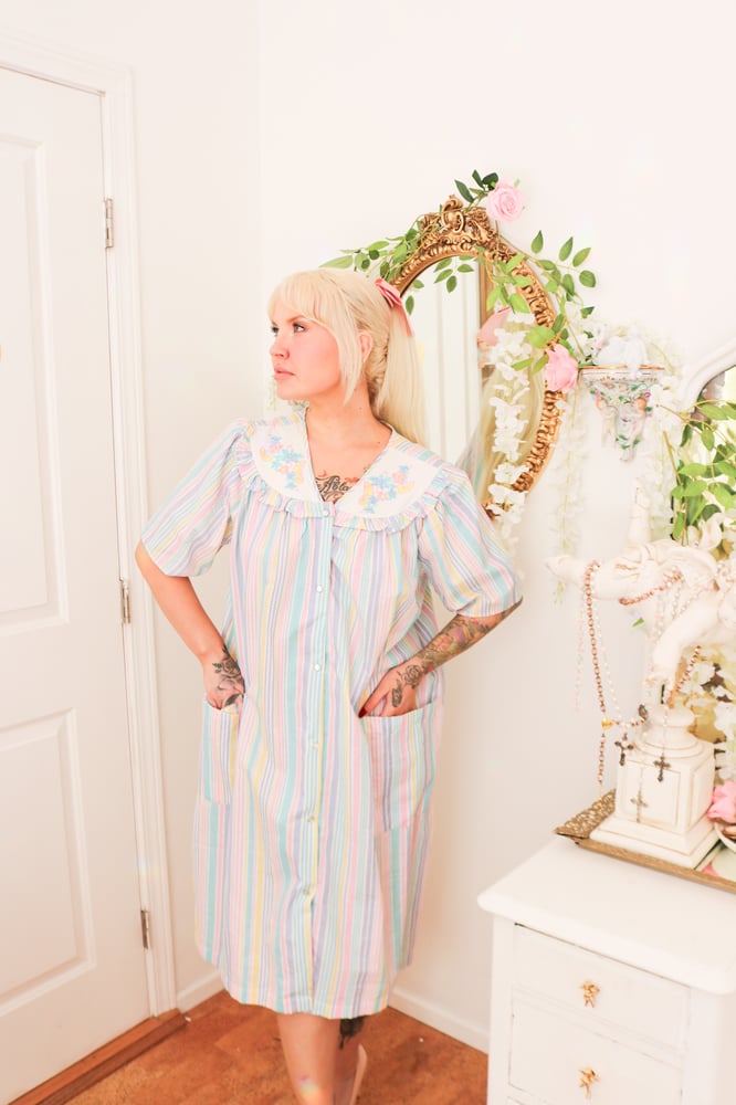 Image of Vintage 1980s SimplyBasic Pastel Button Up Housecoat (Small)