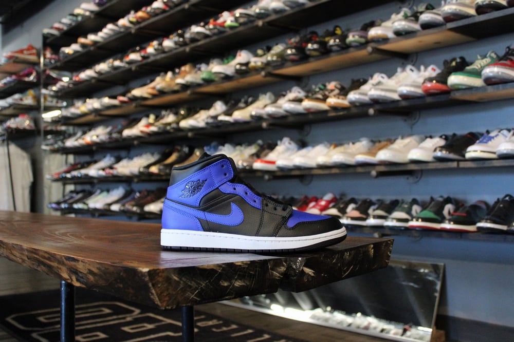 Air Jordan I (1) Mid "Hyper Royal/Blk"