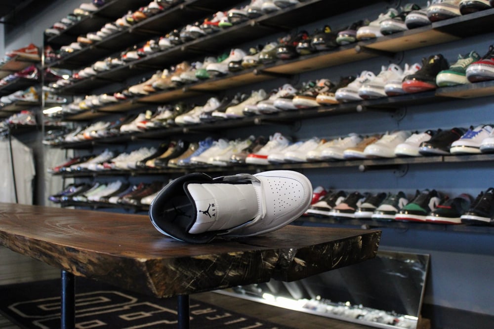 Air Jordan I (1) Mid "Wht/Blk/Wht"