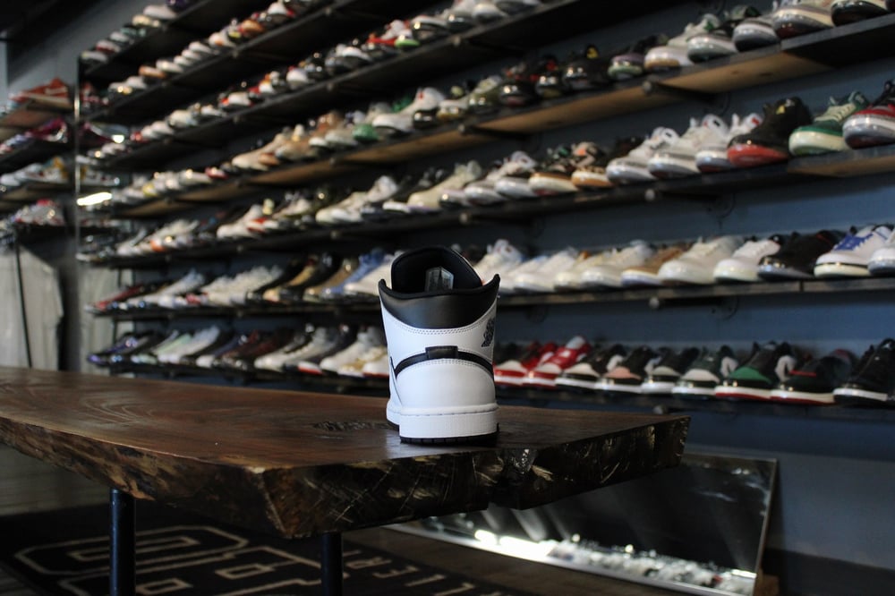 Air Jordan I (1) Mid "Wht/Blk/Wht"