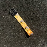 Image 2 of bee keychain!