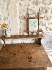 Image 4 of Petite table ancienne en bois