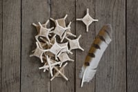 Mini-amulette (bâtons blancs)
