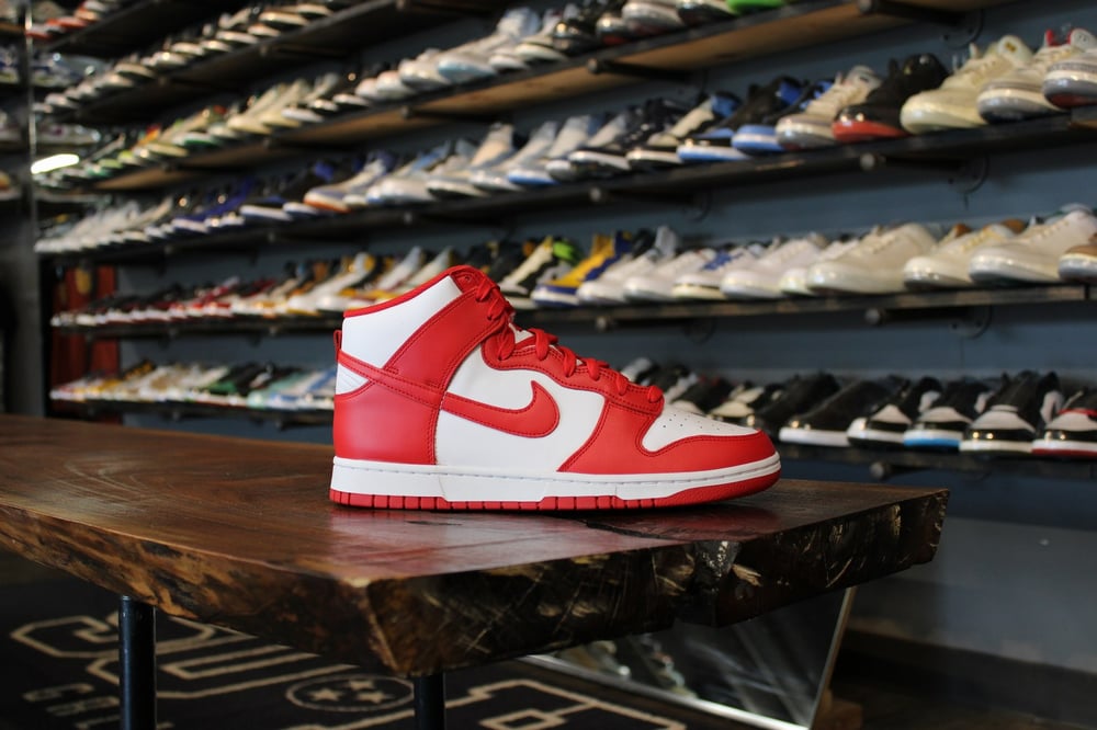 DUNK HIGH RETRO "UNIVERSITY RED"