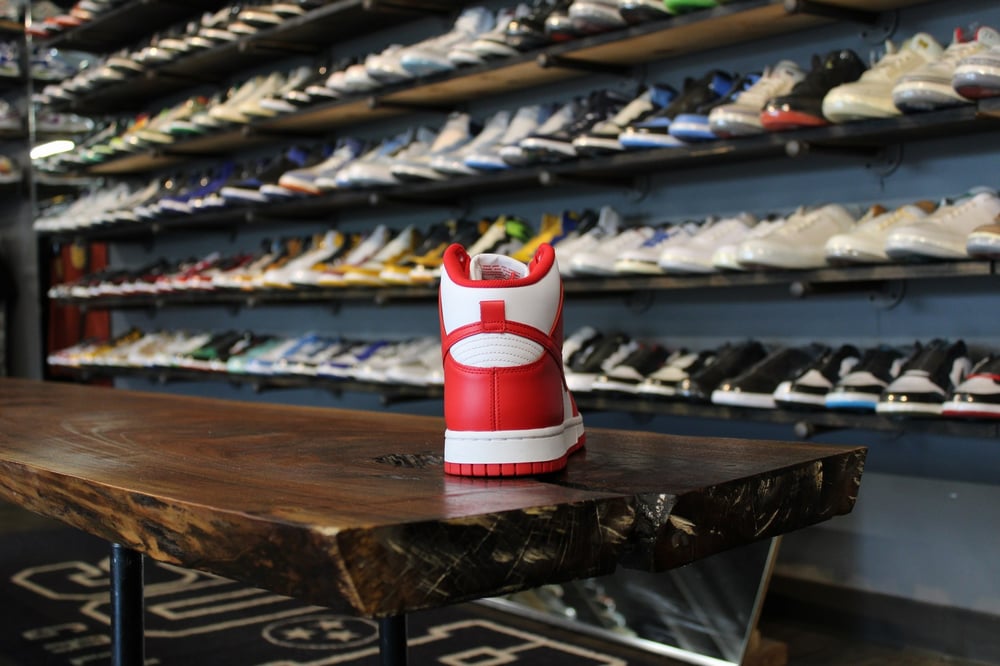 DUNK HIGH RETRO "UNIVERSITY RED"