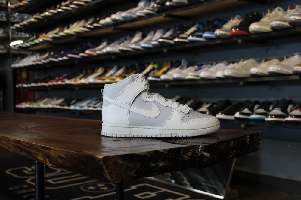 DUNK HIGH RETRO "PURE PLATINUM/SUMMIT WHITE"