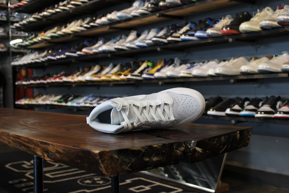DUNK HIGH RETRO "PURE PLATINUM/SUMMIT WHITE"