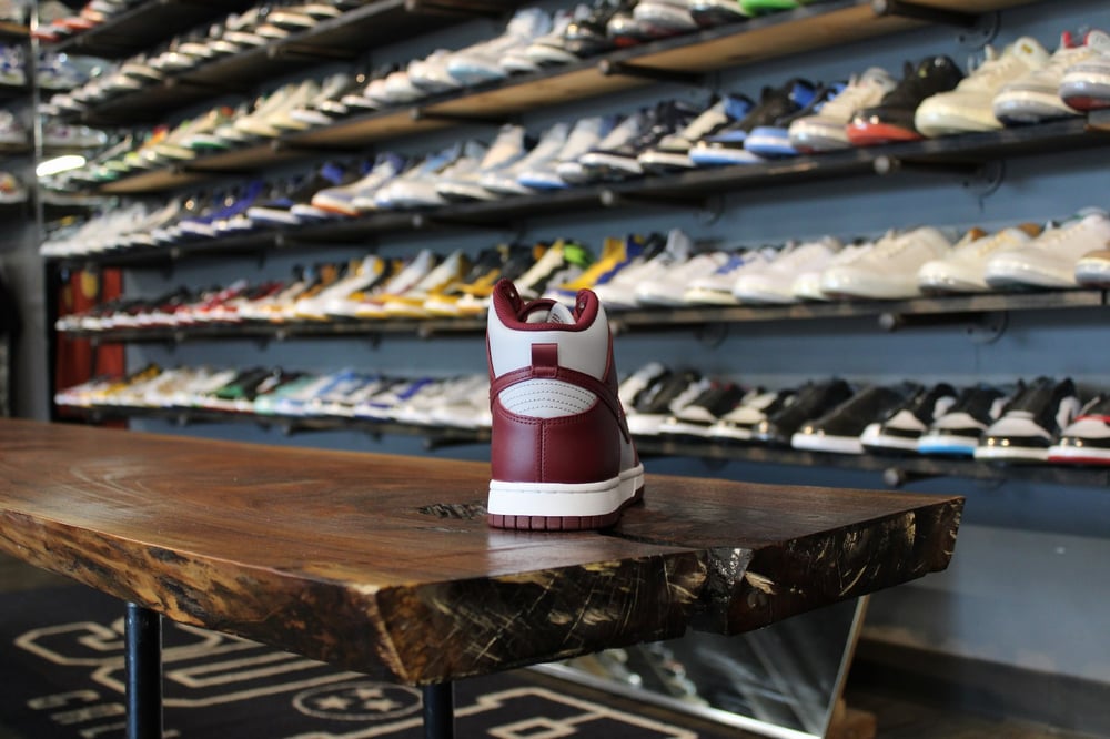 DUNK HIGH RETRO "DARK BEETROOT"