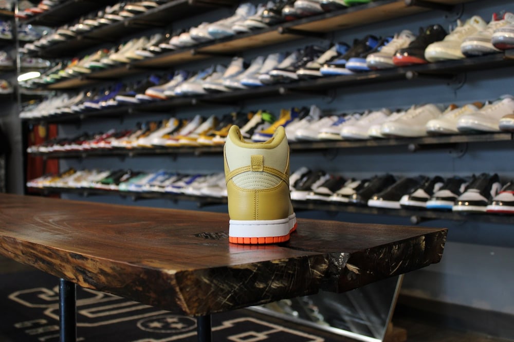 DUNK HIGH RETRO "TEAM GOLD"