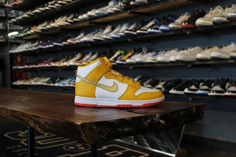 DUNK HIGH RETRO "UNIVERSITY GOLD" WMNS