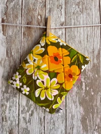 Image 2 of Kindle/E-reader Protective Sleeve *Retro Garden