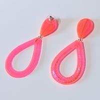 Image 2 of Selenium Pink Rain Drop Stud Earrings