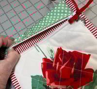 Image 3 of Vintage Rose Tablecloth Zippered Bag 1