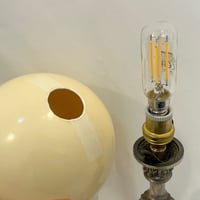 Image 7 of Lampe oeuf d'autruche sur pied en métal argenté Napoléon III