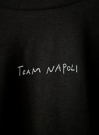 Image 2 of Team Napoli • T-Shirt (Schwarz) Boxy »Becher« (Weiss)