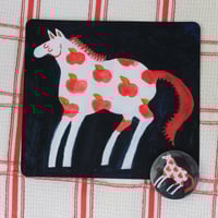 Apple horse print / pin