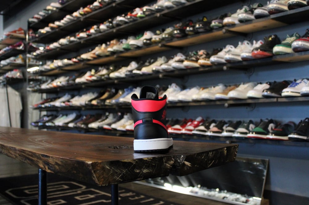 Air Jordan I (1) Mid "Black/Siren Red" WMNS