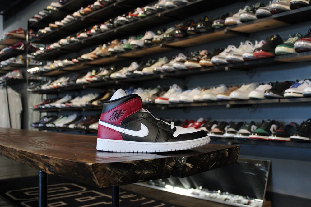 Air Jordan I (1) Mid "Noble Red" WMNS