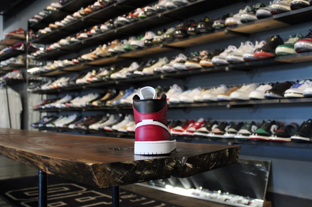Air Jordan I (1) Mid "Noble Red" WMNS