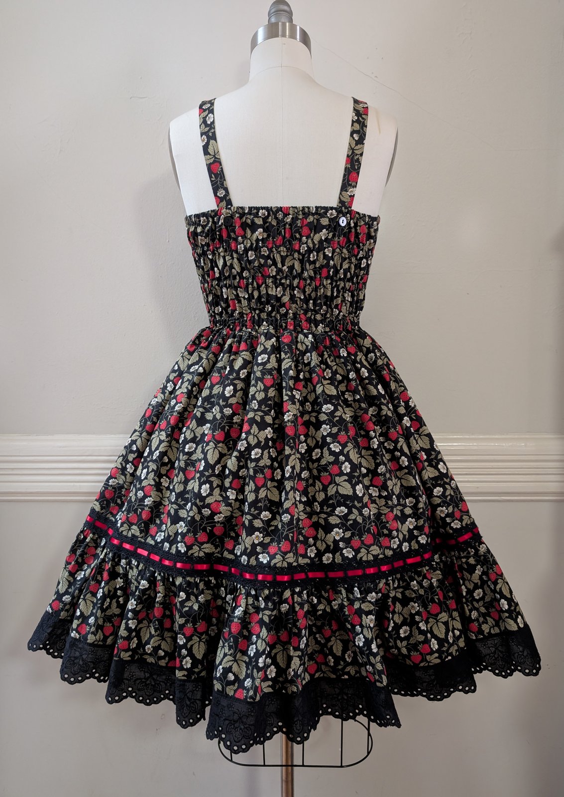 Strawberry Picking JSK - Black Print PREORDER | theblackribbon