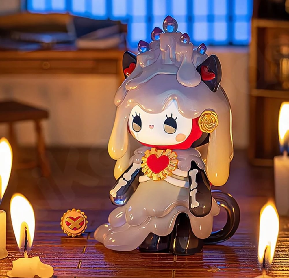 Image of Emma Frostveil Villa Blind Box 🖤