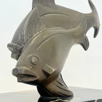 Image 5 of Figurine poissons stylisés en bronze sur socle en marbre noir Art Déco serre-livres