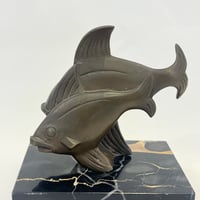 Image 4 of Figurine poissons stylisés en bronze sur socle en marbre noir Art Déco serre-livres