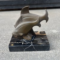 Image 3 of Figurine poissons stylisés en bronze sur socle en marbre noir Art Déco serre-livres
