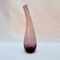 Image 1 of Vase soliflore IKEA – Design Lotta Pettersson – Verre soufflé violet fumé (années 2000)