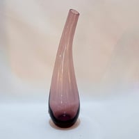 Image 2 of Vase soliflore IKEA – Design Lotta Pettersson – Verre soufflé violet fumé (années 2000)