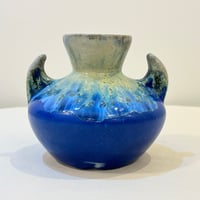 Image 1 of Vase en grès flammé bleu et ocre  – attribué à Alpho Vallauris  XXe siècle