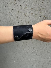 Image 3 of NULLUM ARMCUFF 1